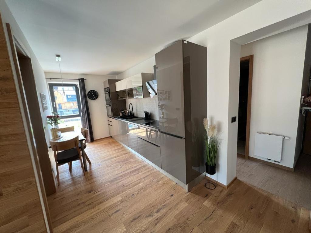 Luxusni Apartman Grand V Centru Harrachova Se Soukromou Mega Terasou, S Privatnim Parkovanim Zdarma, S Moznosti Dobijeni Wallbox Ev A Vyhledem Na Harrachovsky Kostelicek ภายนอก รูปภาพ
